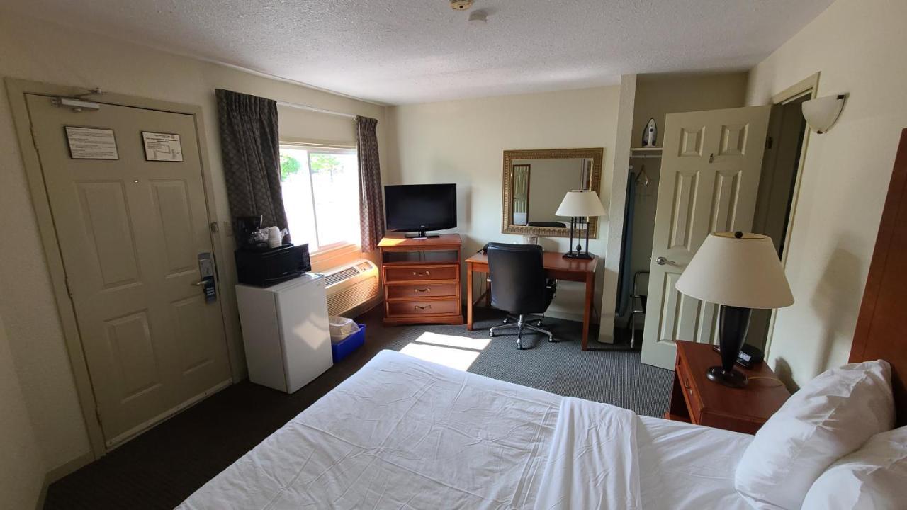 Travelodge By Wyndham Gananoque Zewnętrze zdjęcie