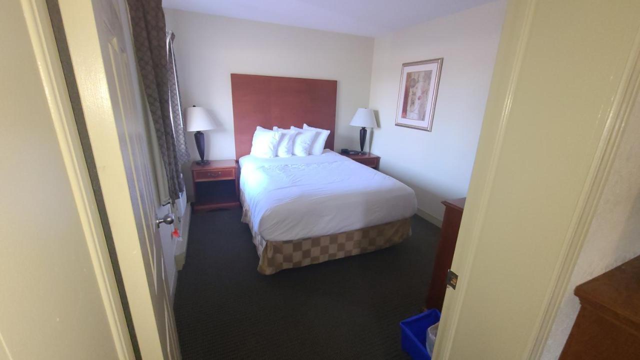 Travelodge By Wyndham Gananoque Zewnętrze zdjęcie