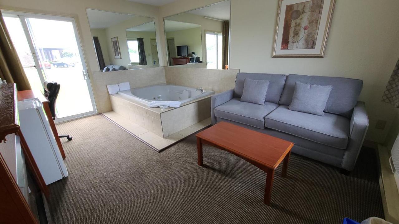 Travelodge By Wyndham Gananoque Zewnętrze zdjęcie