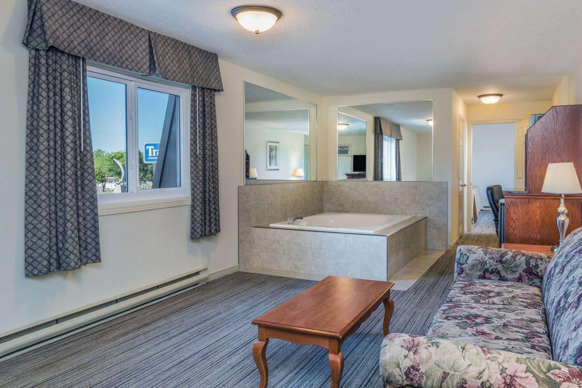 Travelodge By Wyndham Gananoque Zewnętrze zdjęcie